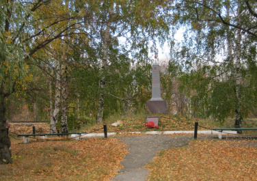 Золочев, Памятник железнодорожникам, Современные