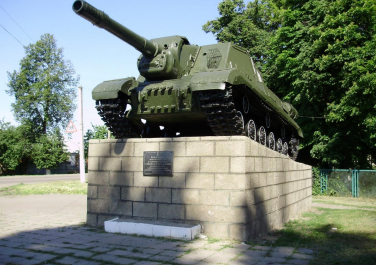 Золочев, Памятник танкистам 5 танковой армии