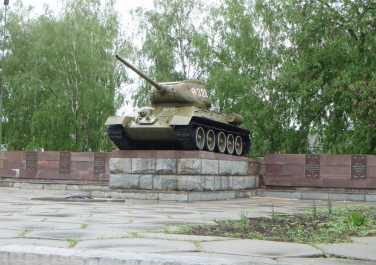 Красноград, Т-34-85, памятник танкистам