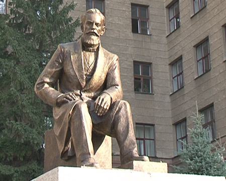 Памятник Дмитрию Багалею