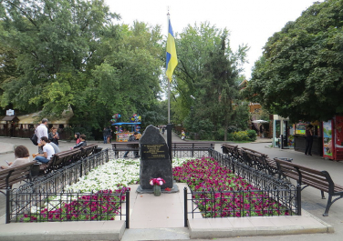 Памятник в честь провозглашения государственного суверенитета Украины (камень на месте будущего памятного знака)