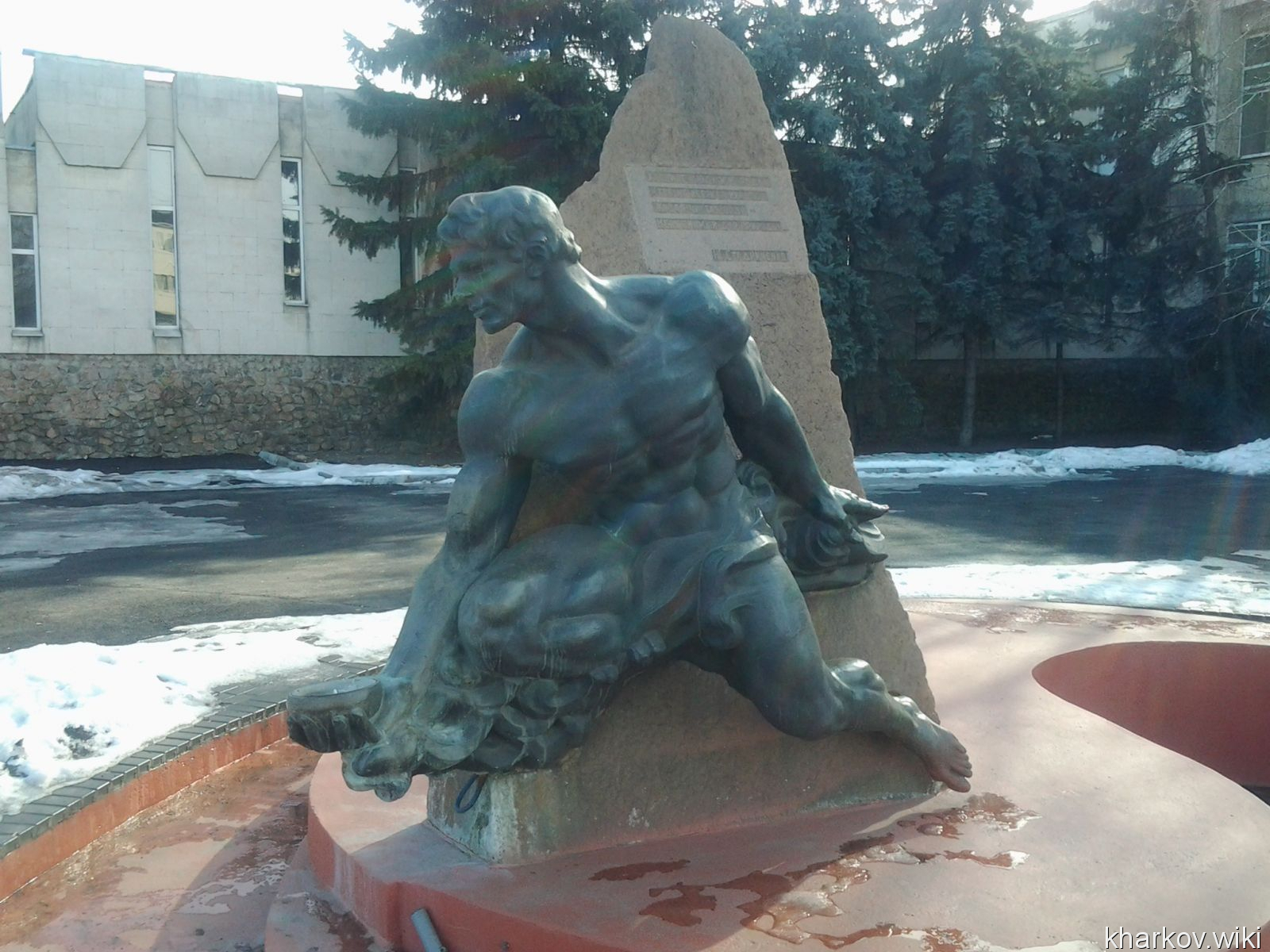 Памятник водопроводчику