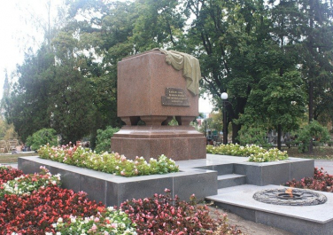 Памятник борцам Октябрьской революции (Памятник героям, которые сложили голову за независимость и свободу Украины) (Харьков)
