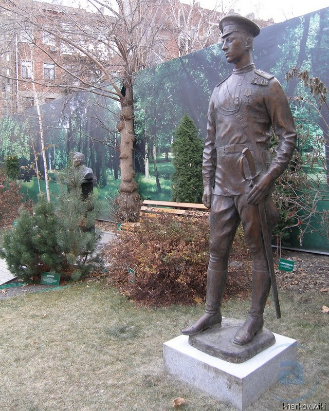 Памятник Николаю Гумилеву 