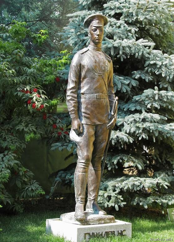 Памятник Николаю Гумилеву 