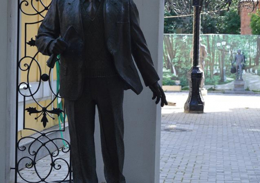 Памятник Владимиру Маяковскому 