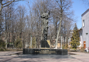 Памятник милиционерам, погибшим в борьбе с преступностью, ул. Жен-Мироносиц, 13 (Харьков)