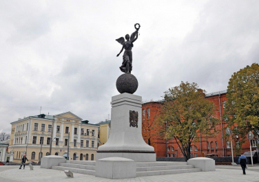 Памятник независимости «Летящая Украина»