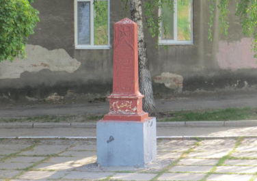 Памятник рабочим паровозных мастерских, которые погибли в борьбе за власть Советов