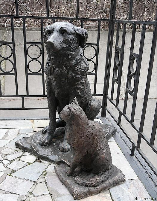Памятник собаке Пальме и кошке Изауре