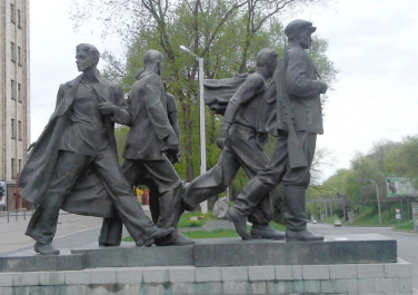 Памятник студбатовцам
