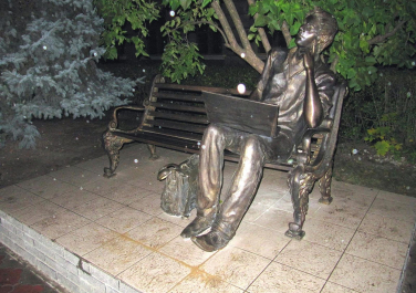 Скульптурная композиция «Студент» (памятник студенту-программисту)  (Харьков)