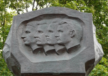 Памятник ученым-физикам, в память про расщепление атомного ядра (Харьков)