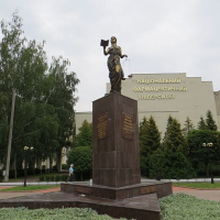 Скульптурный комплекс «Фармация в веках» (Харьков)
