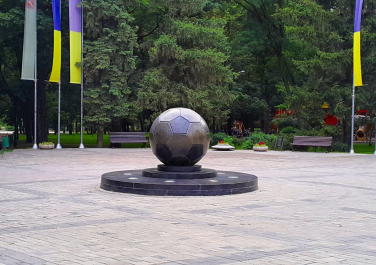 Памятник мячу (Харьков)