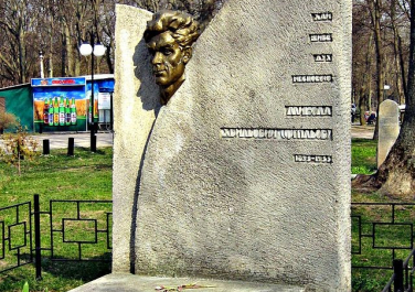 Памятный знак Миколе Хвылевому  (Харьков)
