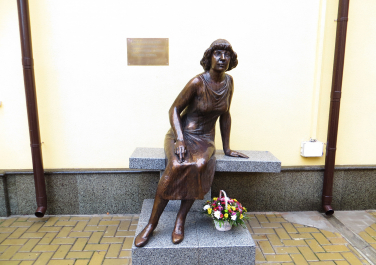 Памятник Марине Цветаевой, ул. Максимилиановская, 18 (Харьков)