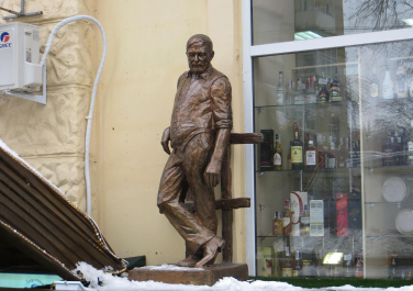 Памятник Эрнесту Хемингуэю  (Харьков)