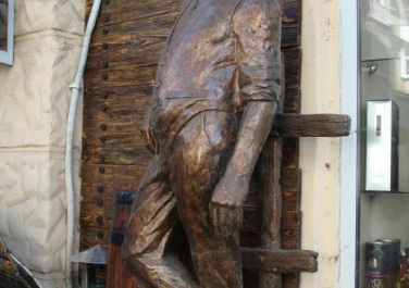 Памятник Эрнесту Хемингуэю  (Харьков)