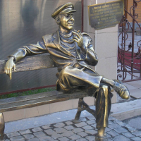 Памятники героям «12 стульев» (Харьков)
