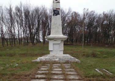 Валки, Памятник Лаптевым